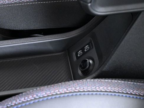 Used 2025 MINI Cooper 2-Door Hardtop image 17