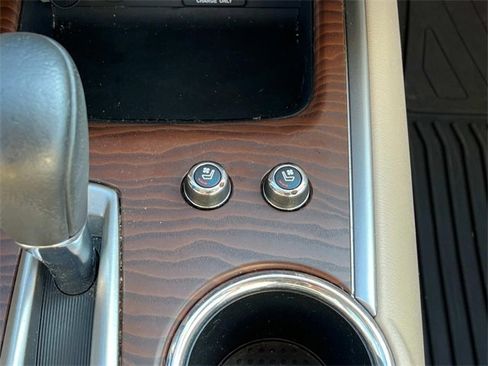 Used 2018 Nissan Pathfinder Platinum image 16