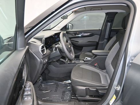 Used 2025 Chevrolet TrailBlazer LT FWD image 11