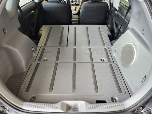 Used 2010 Pontiac Vibe w/ Sun And Sound Package image 11