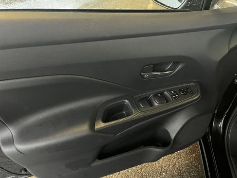 Used 2025 Nissan Versa SV image 18