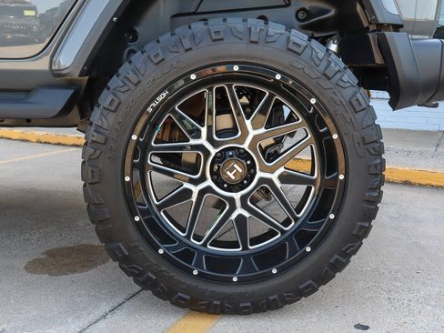Used 2022 Jeep Wrangler Unlimited Sahara AWD/4WD image 15