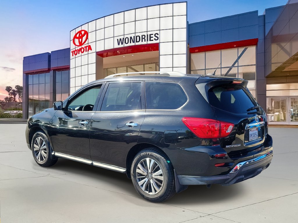 Used 2017 Nissan Pathfinder SL AWD/4WD image 4