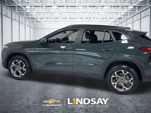 Used 2025 Chevrolet Trax LT FWD image 4