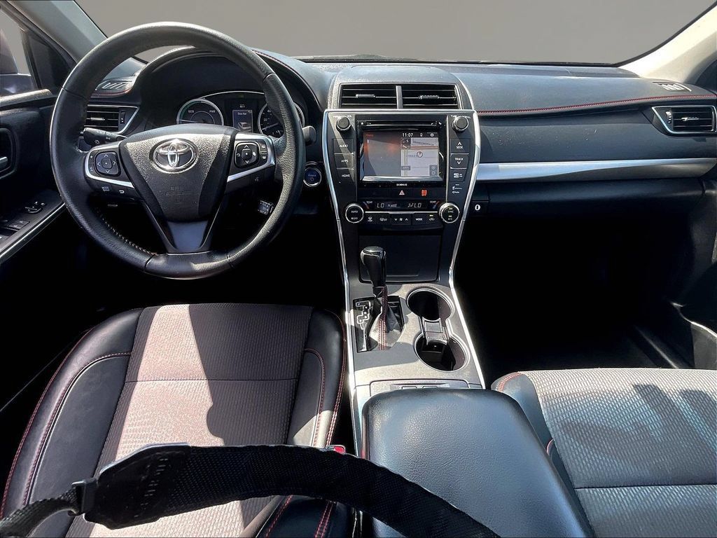 Used 2017 Toyota Camry SE w/ Moonroof Package FWD image 7