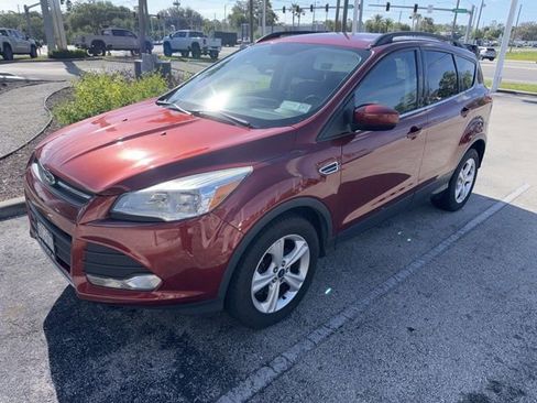 Used 2015 Ford Escape SE w/ Equipment Group 201A image 2