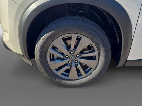 Used 2024 Nissan Pathfinder SV image 9