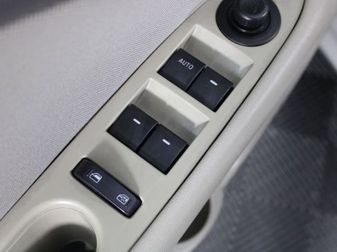 Used 2010 Ford Fusion SE FWD image 12