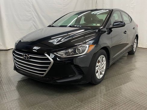 Used 2018 Hyundai Elantra SE w/ Winter Weather Package FWD image 4