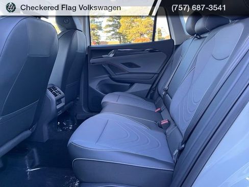 New 2026 Volkswagen Tiguan SE AWD/4WD image 27
