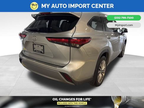 Used 2022 Toyota Highlander Platinum image 7