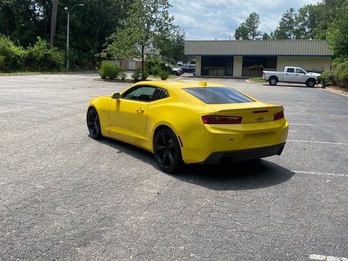 Used 2016 Chevrolet Camaro LT RWD image 7