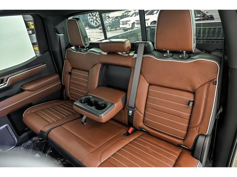New 2026 GMC Sierra 1500 Denali Ultimate w/ LPO, Black Badging Package AWD/4WD image 12