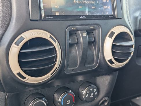 Used 2012 Jeep Wrangler Sahara image 26