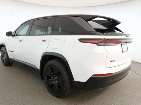 Used 2024 Jeep Wagoneer Launch Edition image 6