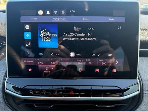 Used 2024 Jeep Compass Sport image 22