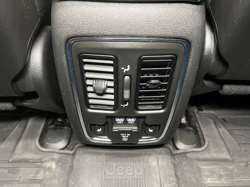 Used 2021 Jeep Grand Cherokee Overland w/ Protech Group image 23