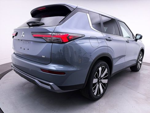 New 2026 Mitsubishi Outlander SE image 6
