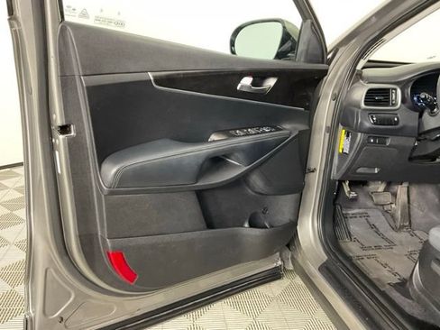 Used 2017 Kia Sorento AWD image 10