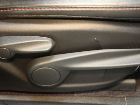 Used 2016 Jeep Cherokee Trailhawk w/ Comfort & Convenience Group image 12