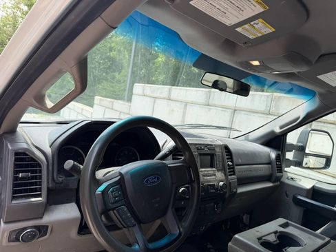 Used 2017 Ford F450 XL w/ Power Equipment Group AWD/4WD image 3