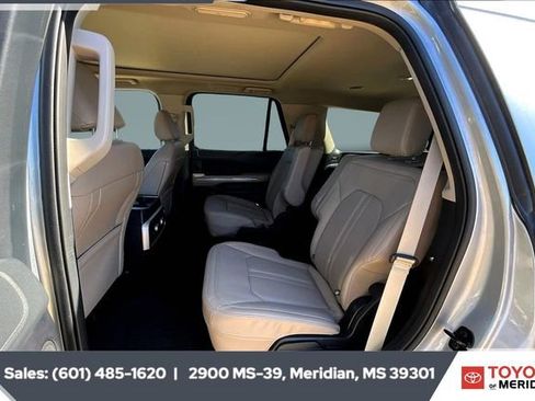 Used 2022 Ford Expedition Limited image 18