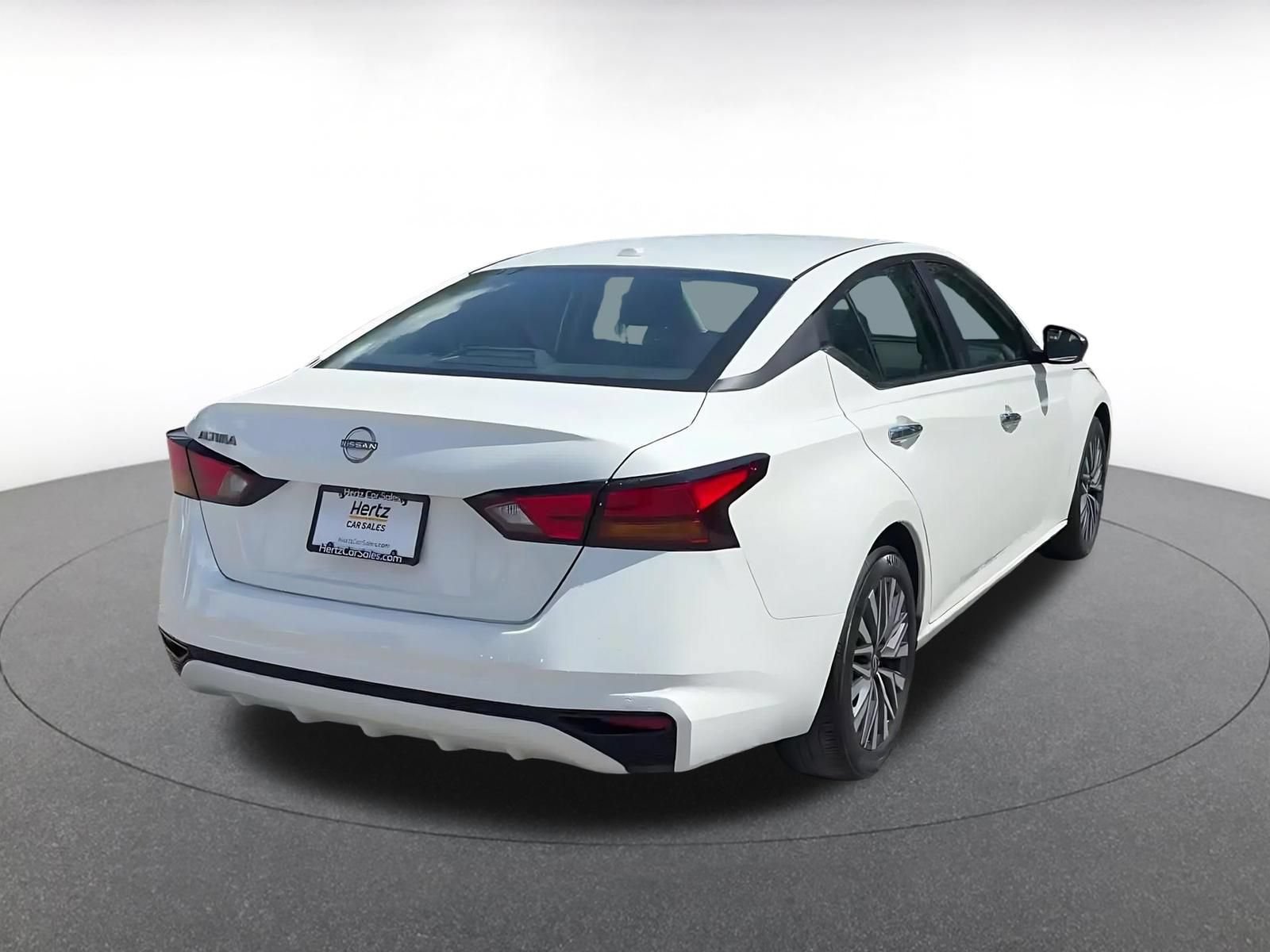 Used 2025 Nissan Altima 2.5 SV FWD image 12