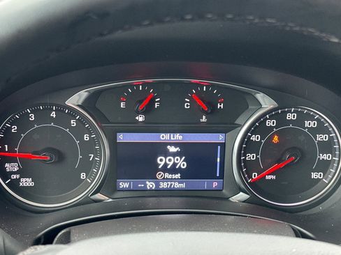 Used 2024 GMC Terrain SLT image 29