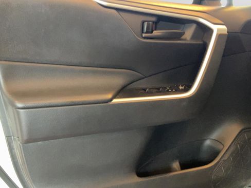Used 2021 Toyota RAV4 LE FWD image 21