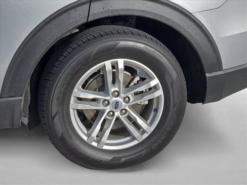 Used 2024 Ford Explorer XLT w/ Equipment Group 202A RWD image 16