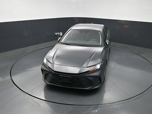 Used 2025 Toyota Camry Hybrid FWD image 18
