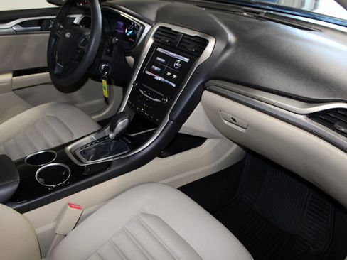 Used 2013 Ford Fusion SE image 25