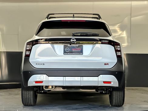 New 2026 Nissan Kicks SR w/ SR Premium Package FWD image 4