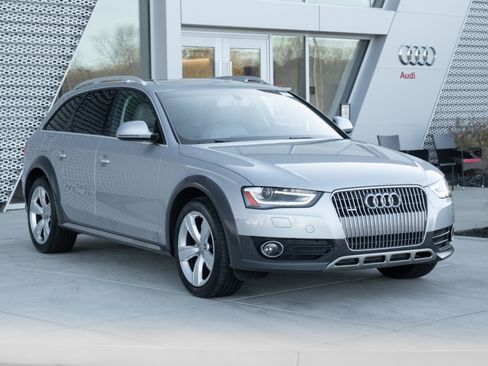 Used 2015 Audi A4 Premium Plus w/ Technology Package image 2