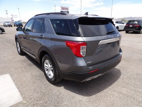 Used 2024 Ford Explorer XLT w/ Equipment Group 202A RWD image 6