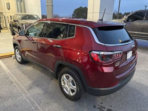 Used 2022 Jeep Compass Sport image 2