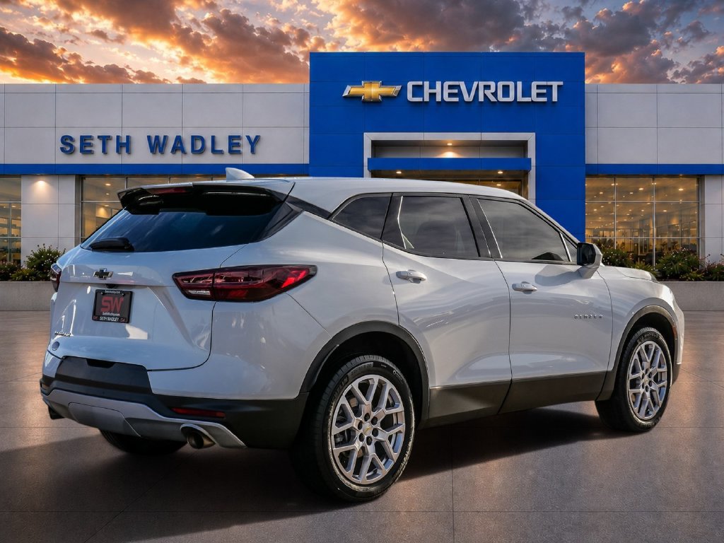 Used 2023 Chevrolet Blazer LT FWD image 7