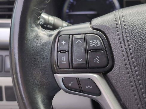 Used 2019 Toyota Highlander XLE image 28