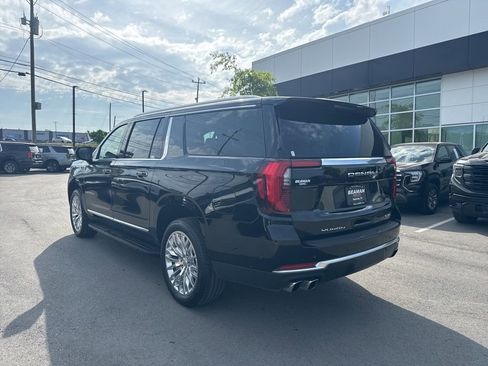 Used 2025 GMC Yukon XL Denali AWD/4WD image 5