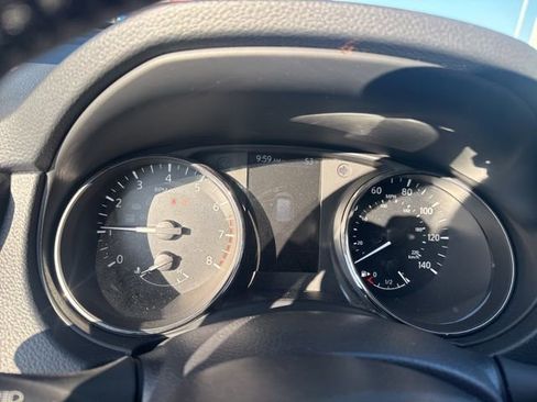 Used 2019 Nissan Rogue SV image 12