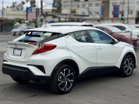 Used 2018 Toyota C-HR XLE FWD image 16