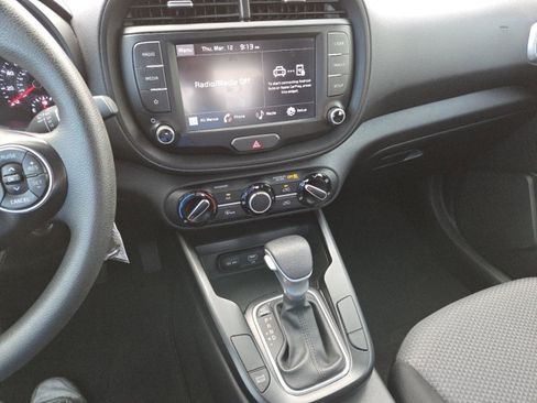 Used 2022 Kia Soul LX image 27