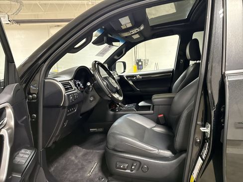 Used 2023 Lexus GX 460 Luxury w/ Sport Design Package AWD/4WD image 21