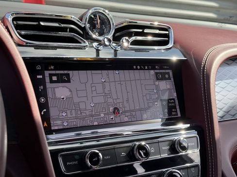 Used 2021 Bentley Bentayga V8 w/ First Edition Specification image 29