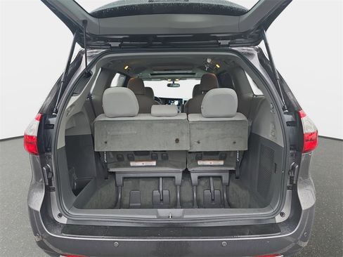 Used 2015 Toyota Sienna XLE Premium image 13