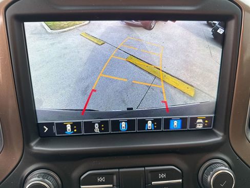 Used 2021 Chevrolet Silverado 1500 High Country w/ Technology Package image 27