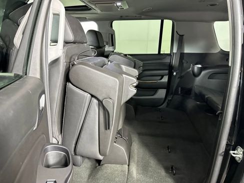 Used 2018 Chevrolet Suburban LT image 42
