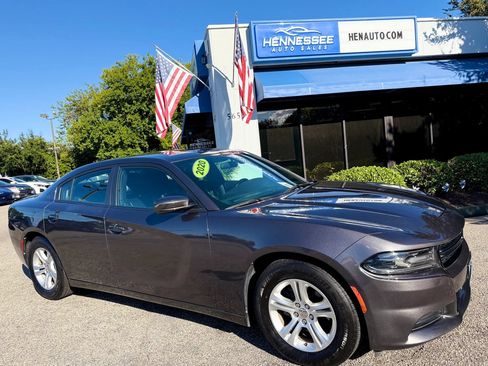 Used 2020 Dodge Charger SXT w/ Leather Interior Group RWD image 4