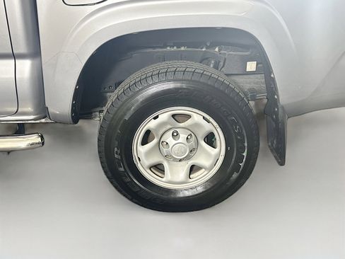 Used 2016 Toyota Tacoma SR5 w/ Towing Package image 11