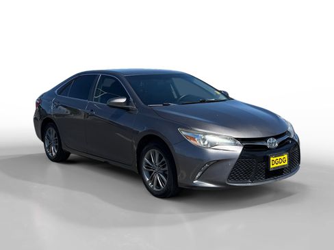 Used 2017 Toyota Camry SE image 7